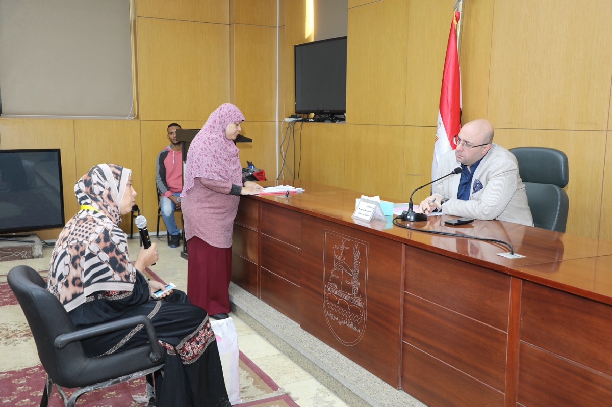 المحافظ يوجه بحلول وإجراءات لمشكلات المواطنين في المرافق والخدمات 